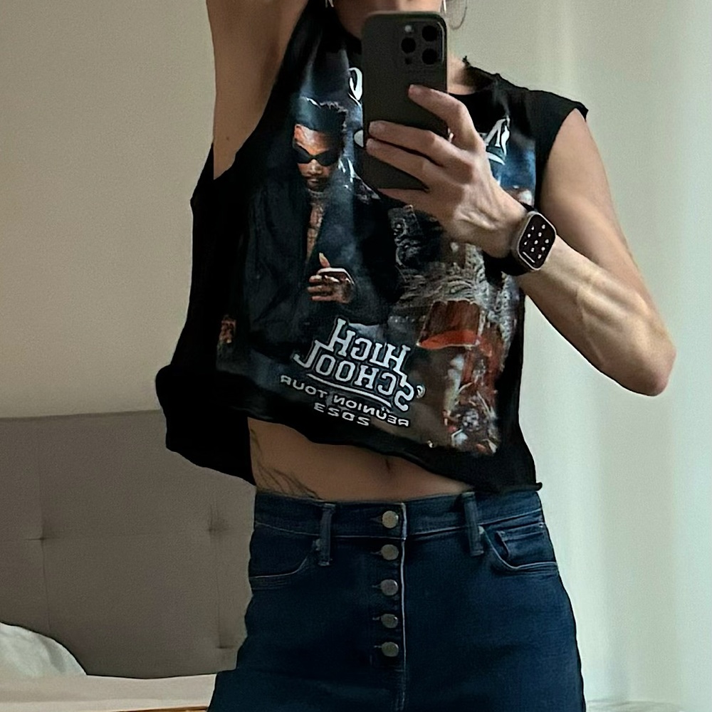 Cropped Snoop Dogg 2023 Tour Shirt size M/L